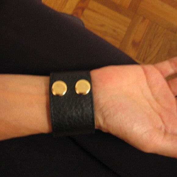 CHOOSE: ORANGE, RED, OR TURQUOISE LEATHER BRACELET WITH GOLD RING ACCENT - Picture 7 of 8